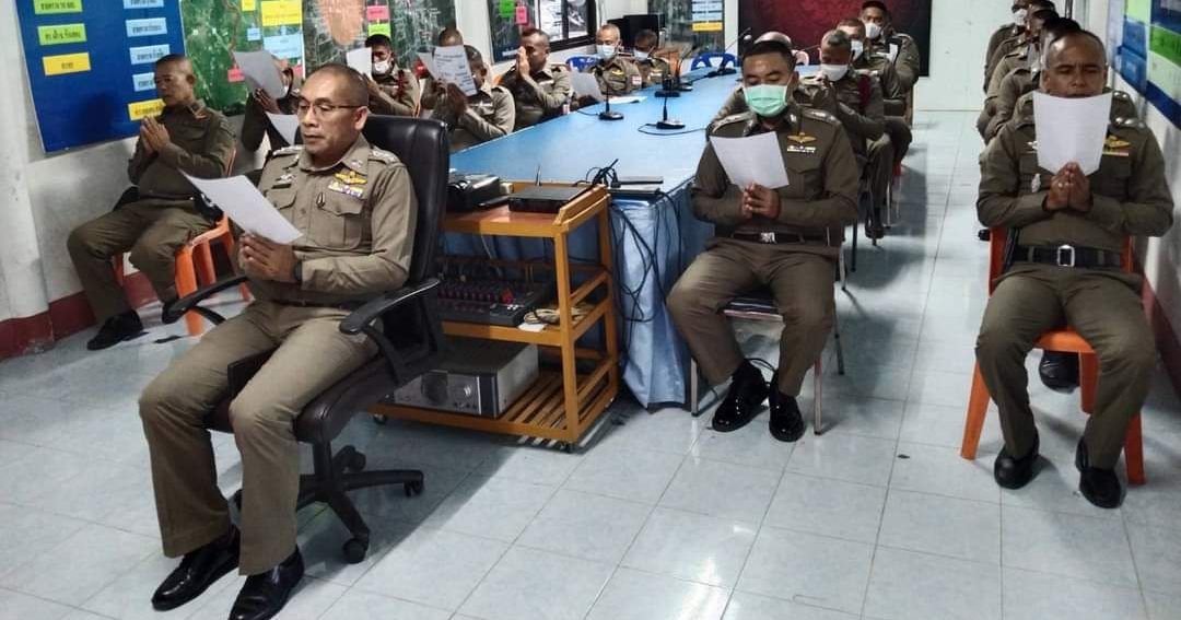 ผกก.สภ.ควนเนียง พร้อมด้วยข้าราชการตำรวจในสังกัด สภ.ควนเนียง ร่วมพิธีสวดมนต์ถวายพระพร