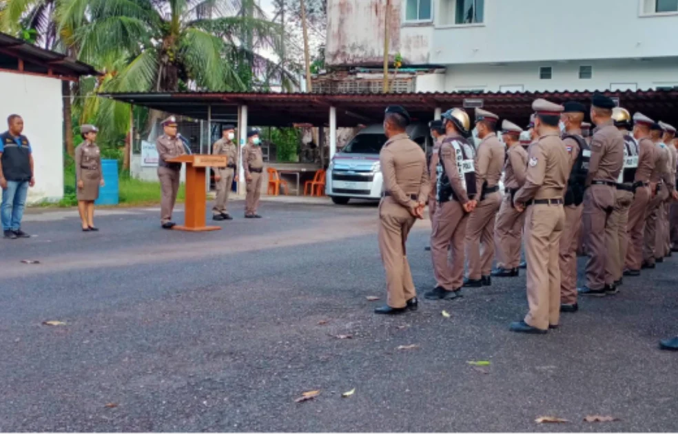 พ.ต.อ.ศิรโกศล ปราบกรี ผกก.สภ.ควนเนียง ชี้แจ้งข้อราชการ