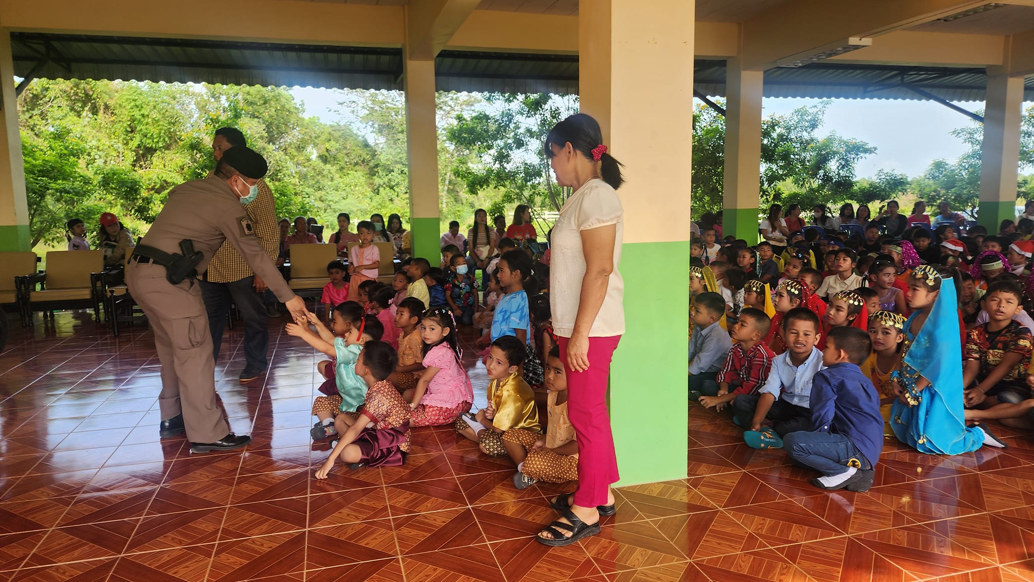 “มองโลกกว้าง คิดสร้างสรรค์ เคารพความแตกต่าง ร่วมกันสร้างประชาธิปไตย”