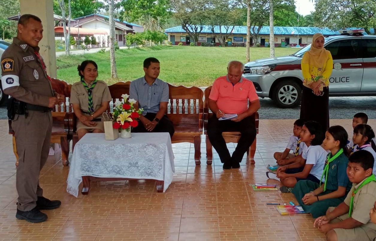 บรรยายให้ความรู้เกี่ยวกับการใช้รถใช้ถนน กฎจราจร