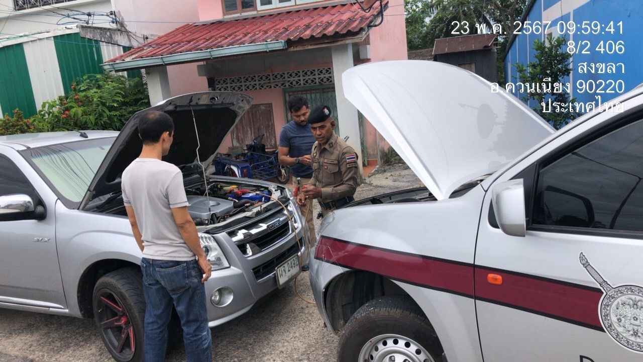ตำรวจสภ.ควนเนียง ให้การช่วยเหลือประชาชน รถยนต์กะบะแบตเตอรี่เสื่อม